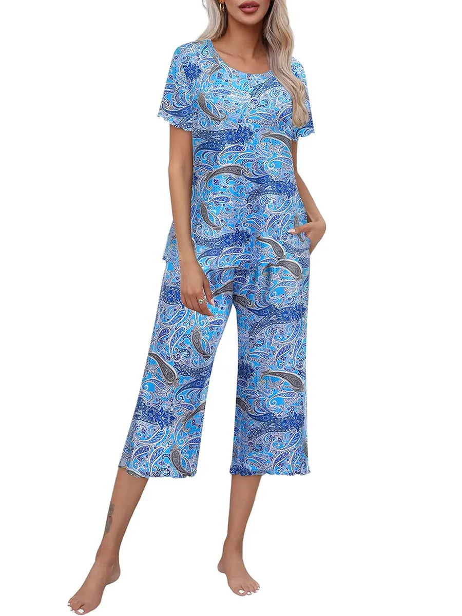 Pijama con top y pantalón estampado