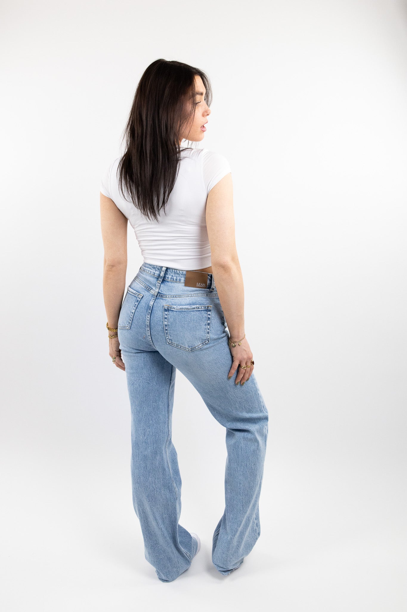 Vaqueros Leah de pierna ancha y elásticos