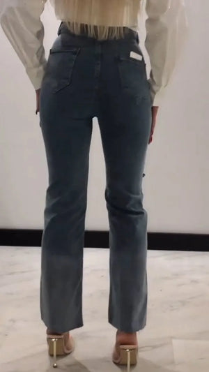 Vaqueros ajustados con abertura