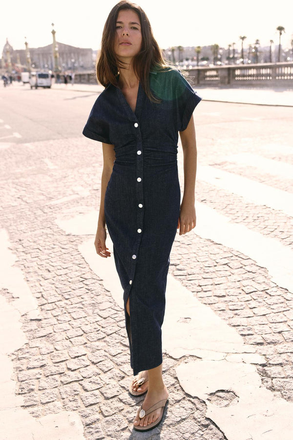 Vestido midi de denim elegante