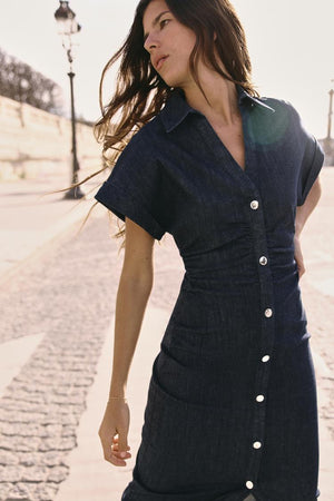 Vestido midi de denim elegante