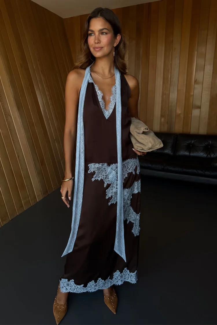 Conjunto de falda con cuello halter y encaje